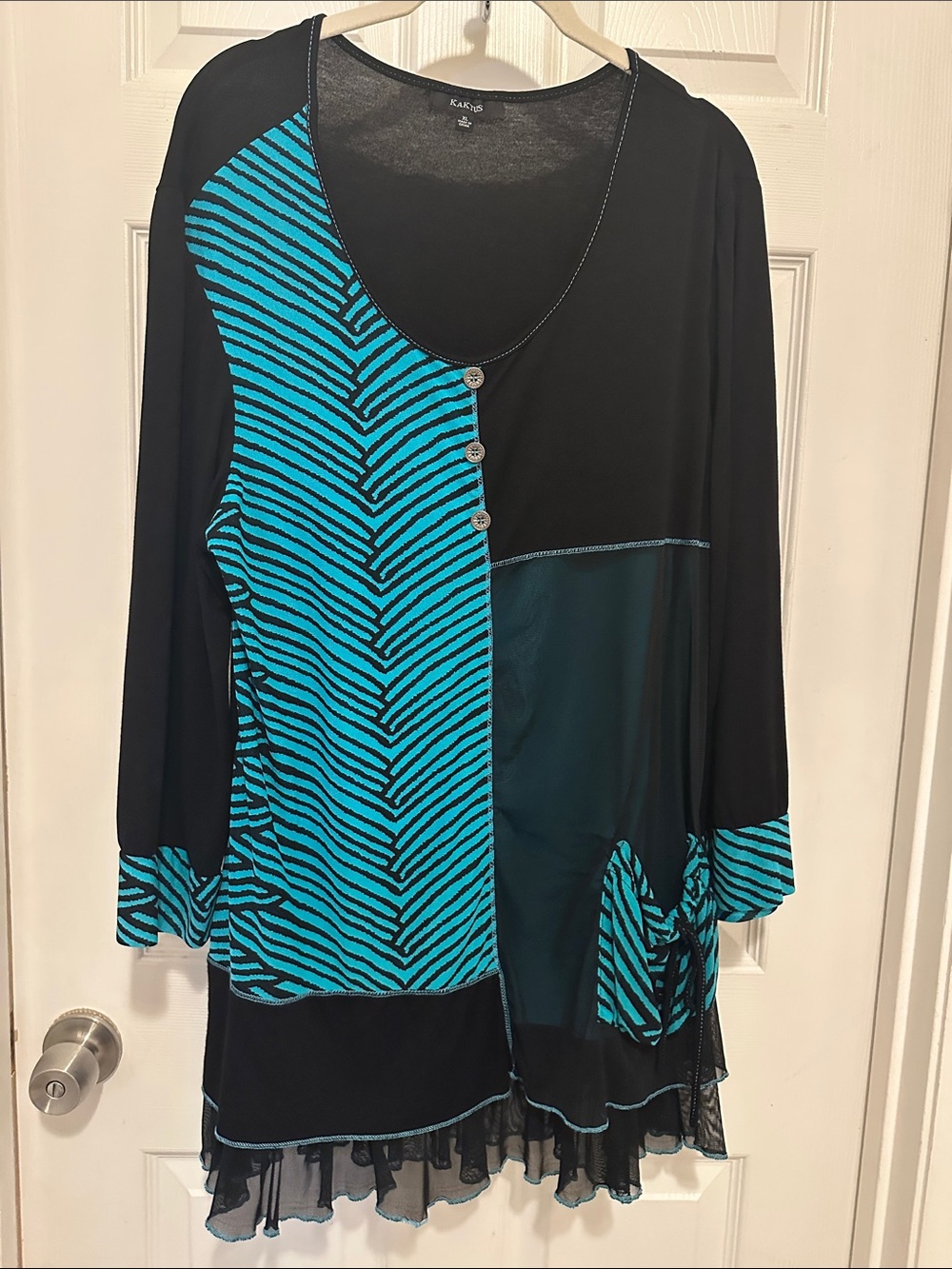 Kaktus Black & Teal Mixed-Print Long Sleeve Tunic cute details 🖤🖤